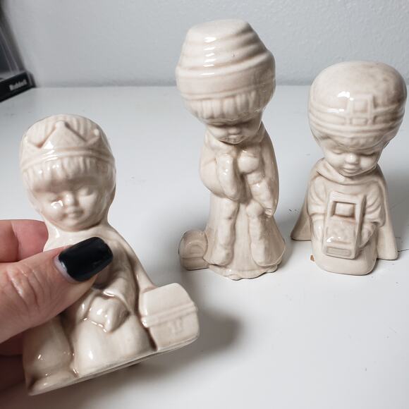 Vintage Small Nativity Set Unpainted Bisque Ceramic Children's Christmas 8PC - Picture 5 of 14